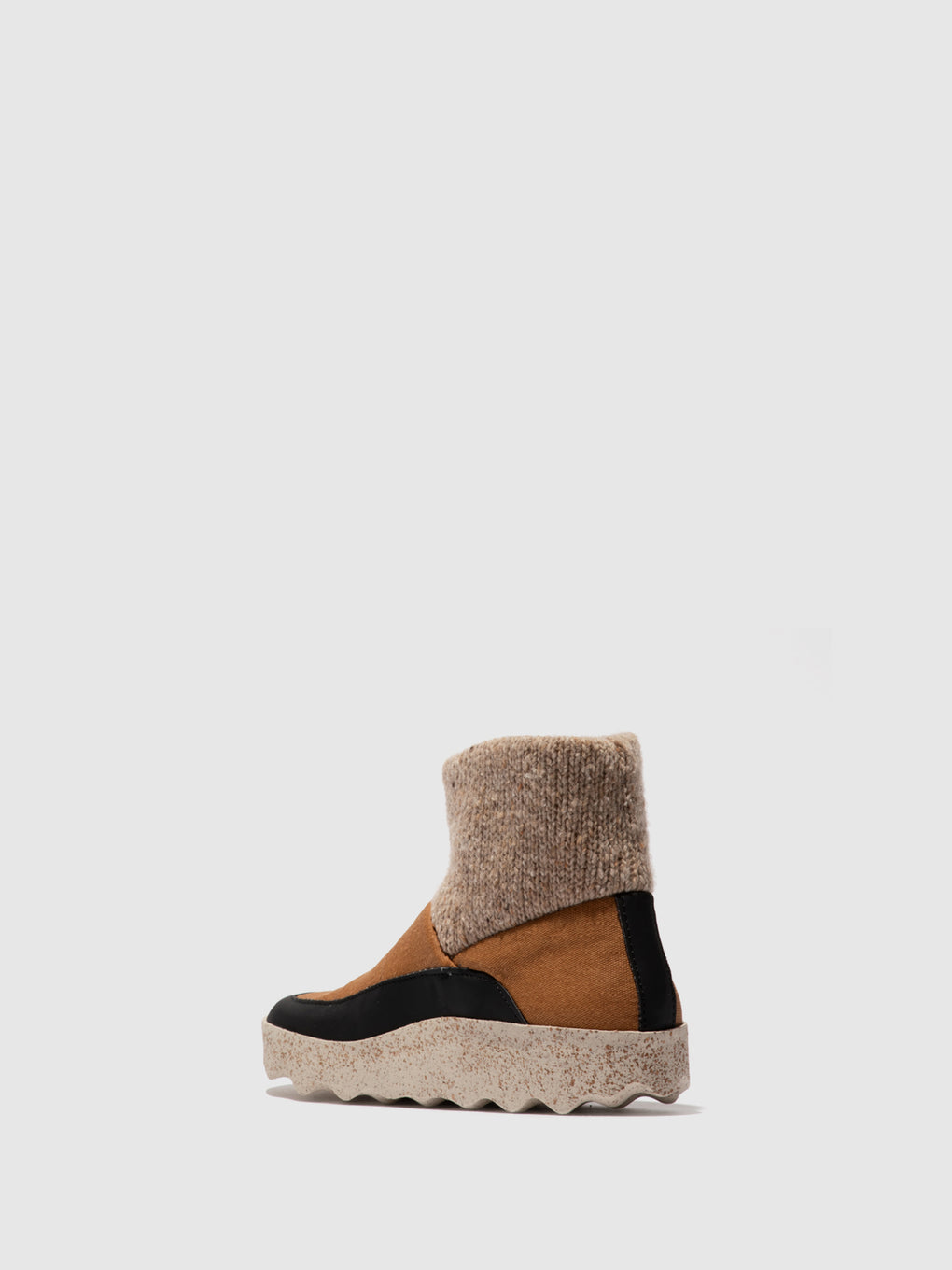 Round Toe Boots CLOSE BROWN