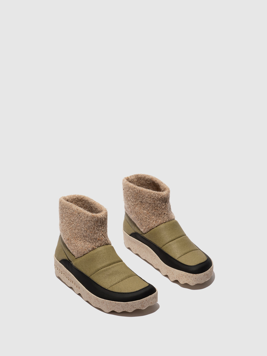 Round Toe Boots CLOSE KHAKI