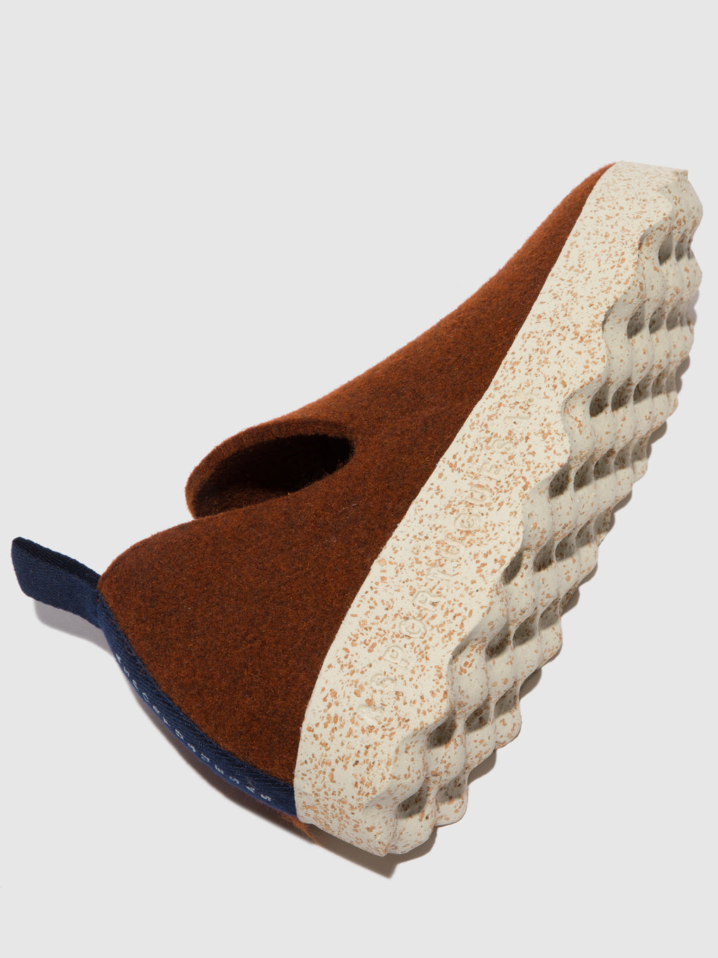 Round Toe Shoes CITY BROWN