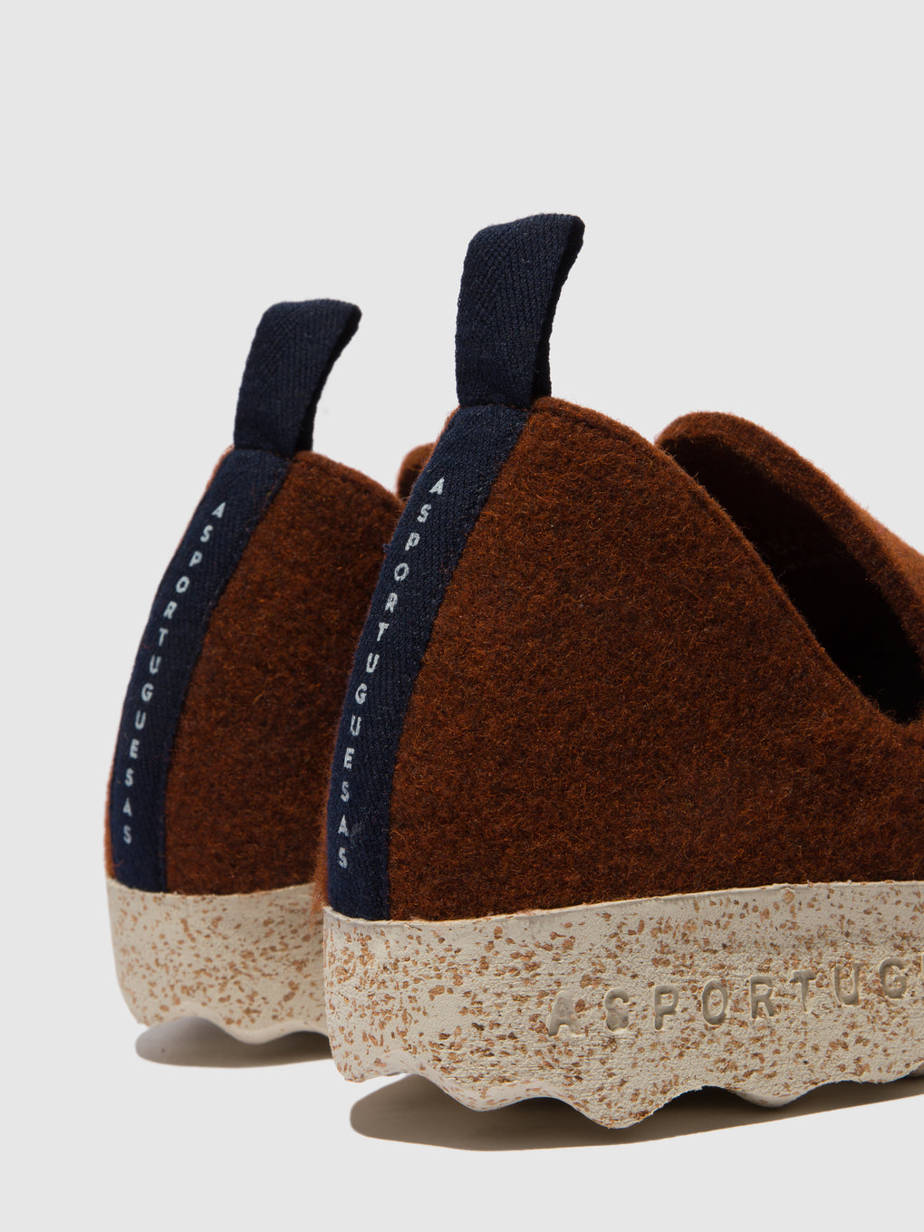 Round Toe Shoes CITY BROWN