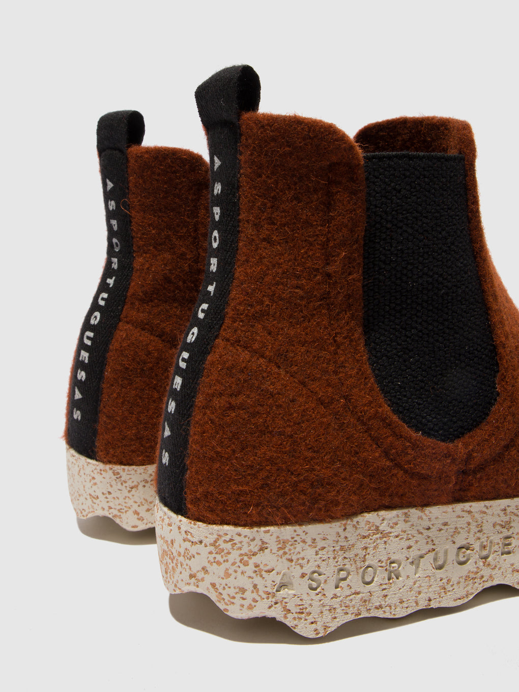 Chelsea Ankle Boots CAIA BROWN