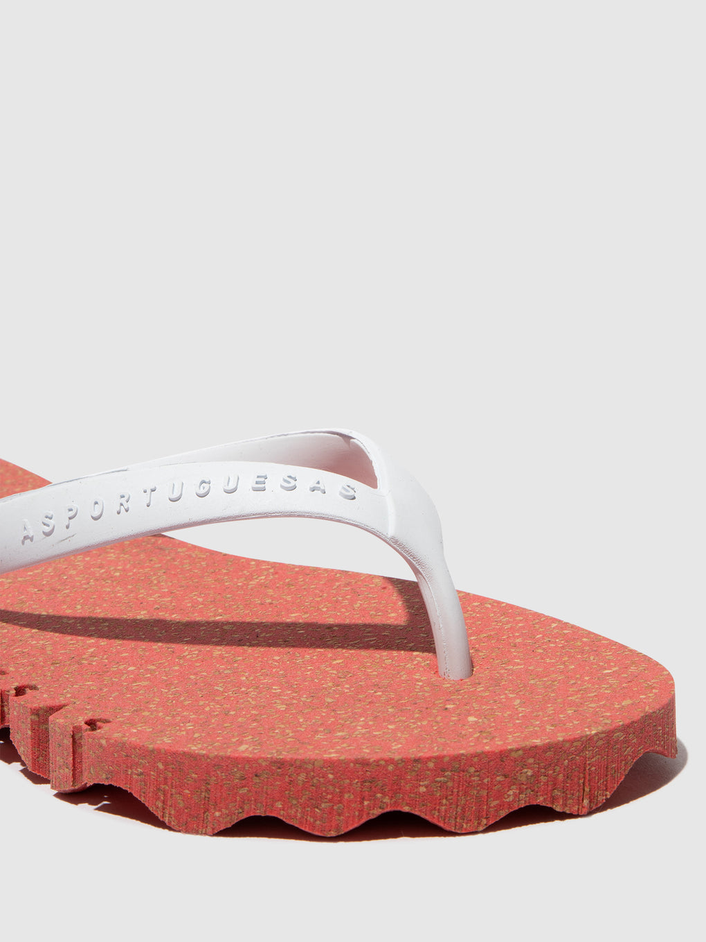 Beach Flip-Flops BUMPY Red & white strap
